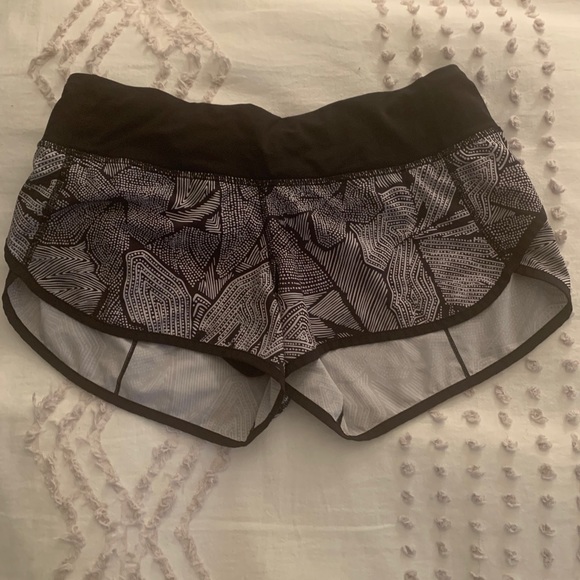 lululemon athletica Pants - Lululemon Speed Up Shorts Sz 6